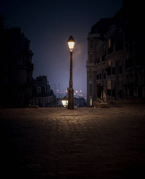 poste de luz de montmartre paris - poste - fotografias e filmes do acervo