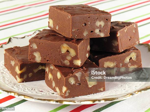 Foto de Calda De Chocolate e mais fotos de stock de Caramelo - Doces - Caramelo - Doces, Alimentação Não-saudável, Chocolate