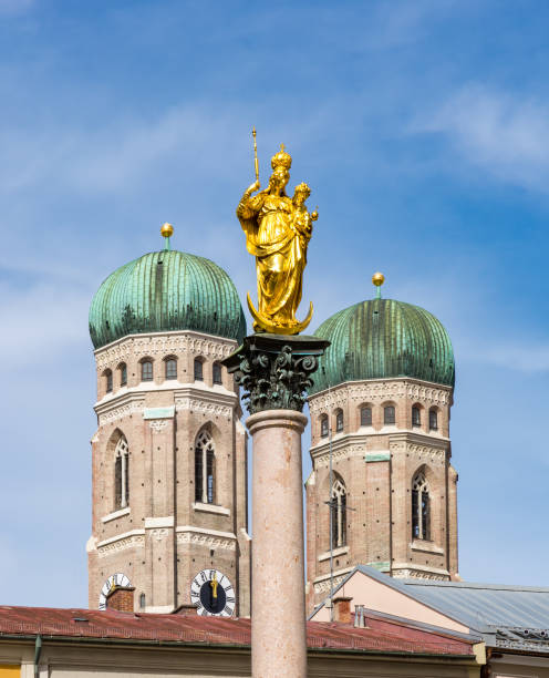 istock Marian column and the cathedral of Munich 951689422
