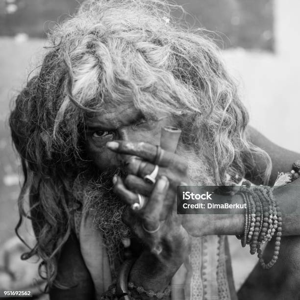 Hindu Sadhu Hút Ganja Hình ảnh Sẵn có - Tải xuống Hình ảnh Ngay bây giờ - Bậc thầy, Chittorgarh, Chân dung - Hình ảnh - iStock Hindu Sadhu Hút Ganja Hình ảnh Sẵn có - Tải xuống Hình ảnh Ngay bây giờ - Bậc thầy, Chittorgarh, Chân dung - Hình ảnh - iStock