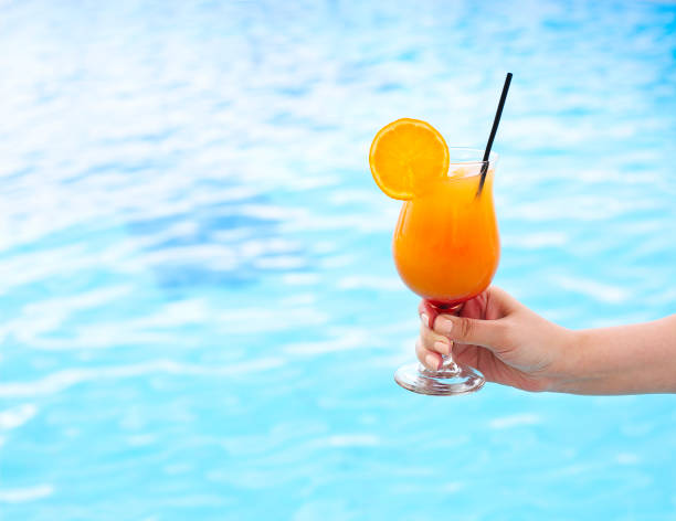 istock Glass of tropical cocktail on poolside 951694172