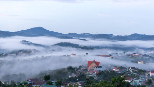 istock the city in fog 951699890