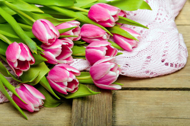 istock Pink tulip bouquet on retro wooden background, copy space 951701266