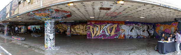 southbank skate-park in london - skateboard park ramp skateboard graffiti stock-fotos und bilder