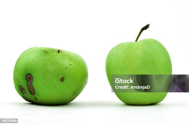 Bad Und Gute Apple Stockfoto und mehr Bilder von Apfel - Apfel, Braun, Farbbild