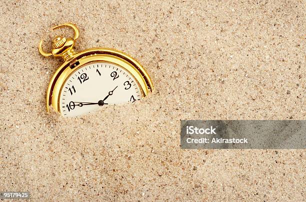 손실됨 시간 모래에 대한 스톡 사진 및 기타 이미지 - 모래, 벽 시계, 하이 앵글