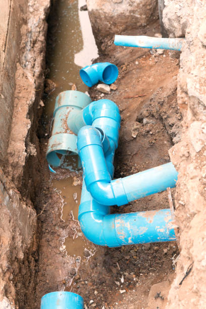 istock Repair the broken pipe in underground 951806770