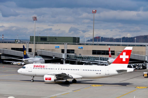 flughafen zürich zrh - zrh wiedenmeier stock-fotos und bilder