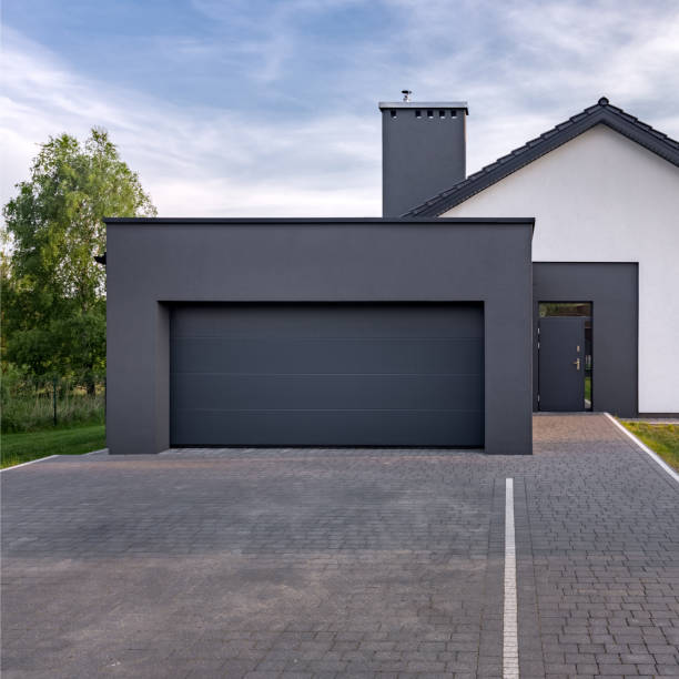 istock Cozy house with garage 951860016