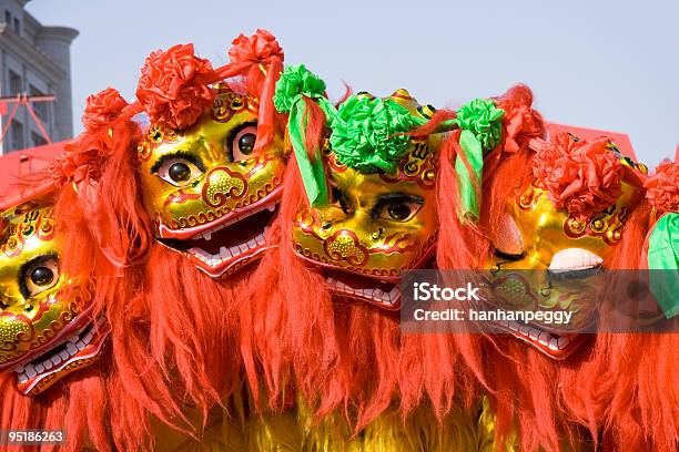 Danza Del León Chino Foto de stock y más banco de imágenes de Bailar - Bailar, León imperial, Danza del león