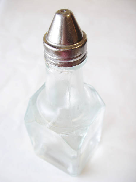 white-essig - vinegar bottle balsamic vinegar cruet stock-fotos und bilder