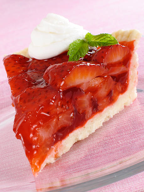 ломтик клубничный торт - strawberry tart стоковые фото и изображения