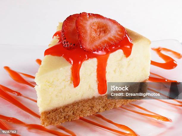 Bolo De Queijo De Morango - Fotografias de stock e mais imagens de Bolo de Queijo de Morango - Bolo de Queijo de Morango, Bolo de Queijo, Morango