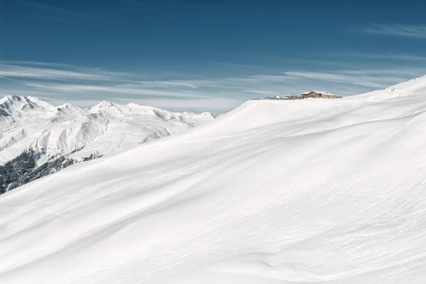 restaurant jazzhütte sur pic jakobshorn davos, suisse - apres ski snow mountain loneliness photos et images de collection