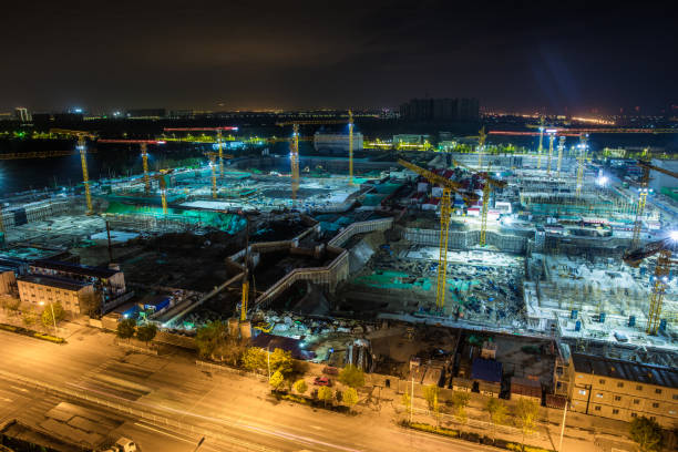 la scena notturna del cantiere a tongzhou di pechino, cina - city urban scene business china foto e immagini stock