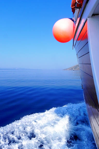 istock Wooden boat cutting the weaves 951928982
