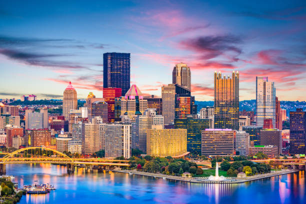 Pittsburgh, Pennsylvania, USA River and Skyline Pittsburgh, Pennsylvania, USA downtown city skyline on the rivers at dusk. Pittsburgh, PA stock pictures, royalty-free photos & images