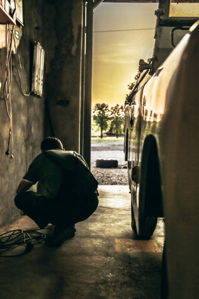 istock The mechanic repairing the car 951978408