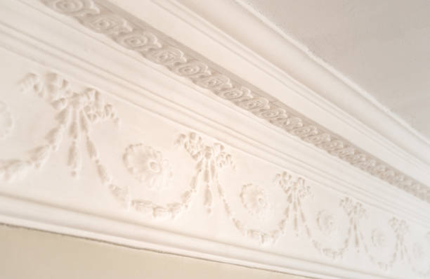 Traditional ceiling cornice An old-fashioned cornice moulding between the wall and ceiling of a room. architectural cornice stock pictures, royalty-free photos & images