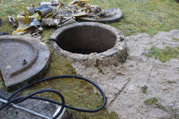 istock repairing of a sewer 952010808