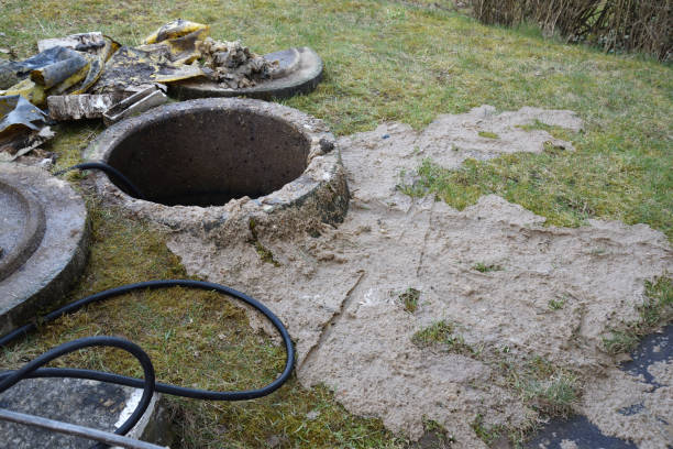 istock repairing of a sewer 952011036