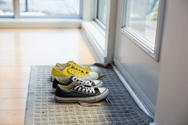 canevas shoe, front stoop, fashion, youth culture