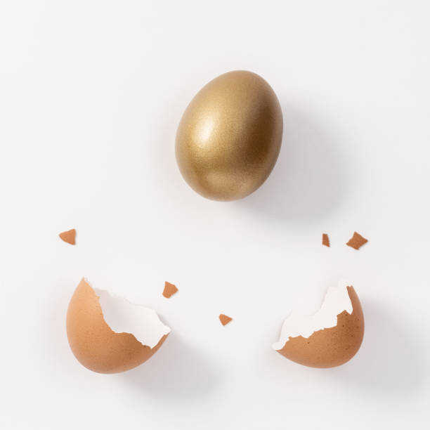 istock Easter Golden egg went out of egg with broken shell. 952029424