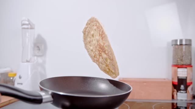 SLO MO Turning a pancake