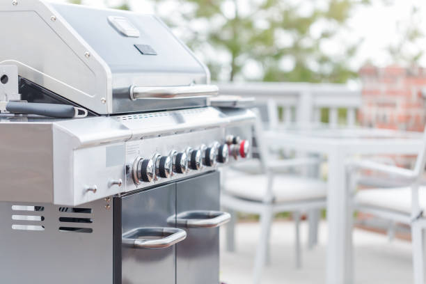 istock Cooking classic burgers 952039274