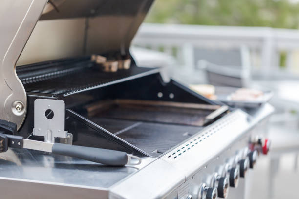 istock Cooking classic burgers 952039278