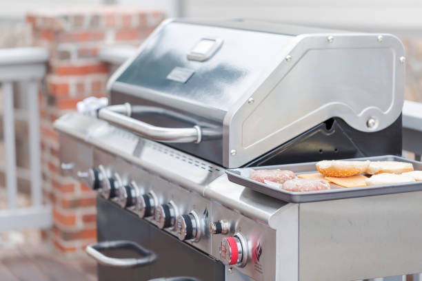 istock Cooking classic burgers 952039356