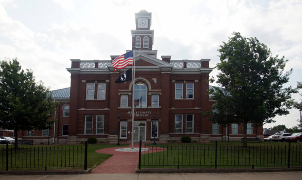 istock BULLITT COUNTY COURTHOUSE, Shepherdsville, Kentucky 952051234