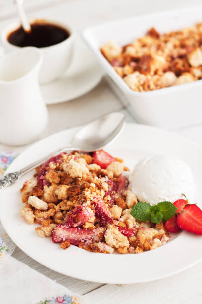istock Strawberry crumble with ice cream 952059234