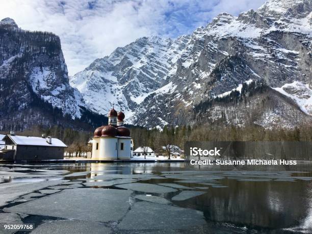 Bartholomae Kirche Am Watzmann Koenigsee Stockfoto und mehr Bilder von Alpen - Alpen, Außenaufnahme von Gebäuden, Berg