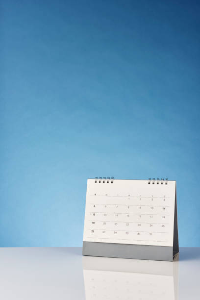 calendario. - bulletin board office blank vertical foto e immagini stock