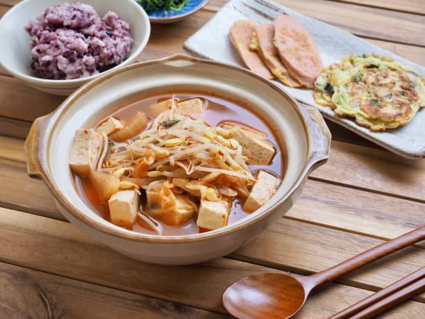 istock Korean food Bean sprouts kimchi soup 952063792