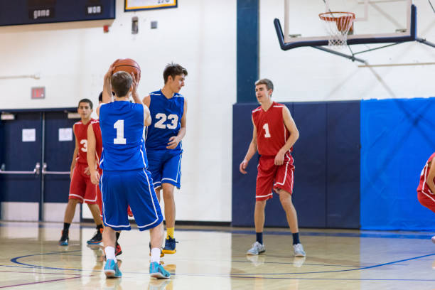 istock Action-Packed Boy's High School Basketball Game 952063850