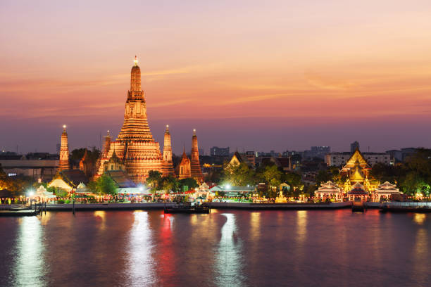 istock Wat Arun Temple at twilight in Bangkok, Thailand 952065222