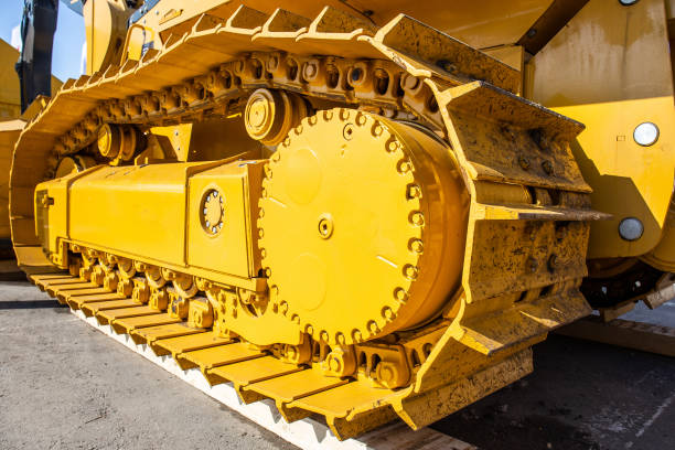 istock Modern bulldozer tracks and drive gear, large yellow construction machine, heavy industry 952065996