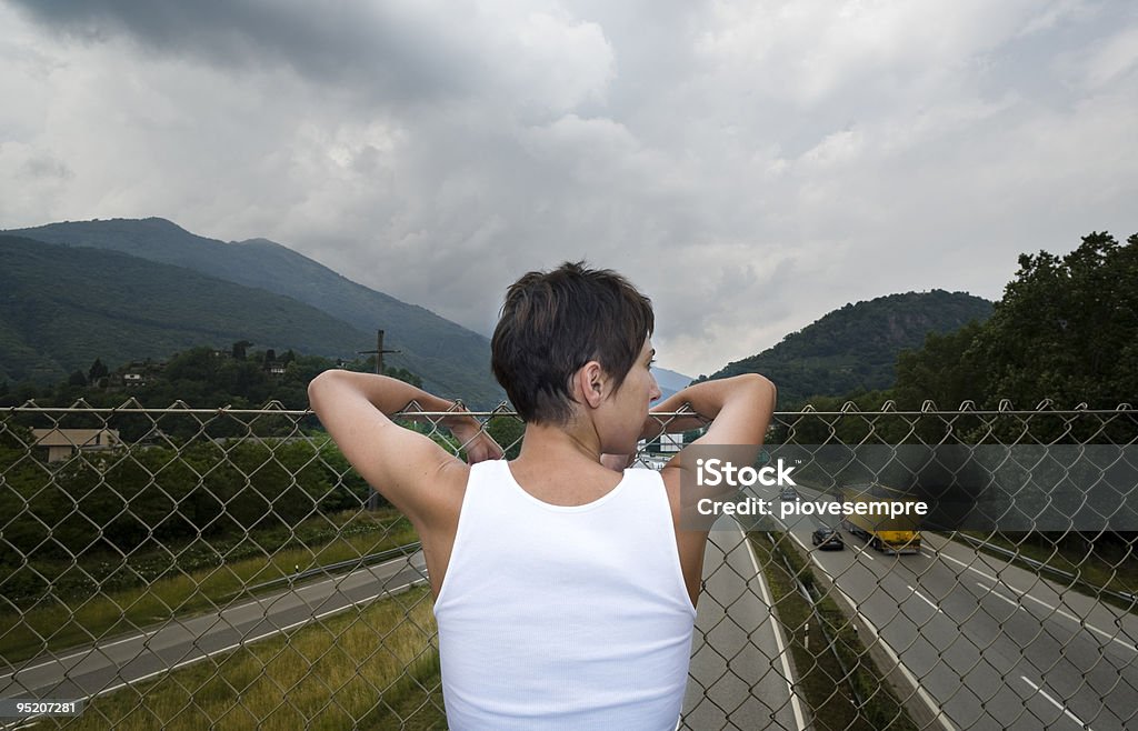 portrait de jeune femme - Photo de Admirer le paysage libre de droits