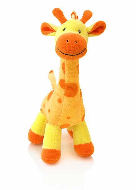 giraffe plushie pop geïsoleerd op een witte achtergrond met schaduw reflectie. giraffe pluche gevulde marionet op witte achtergrond. gekleurde gevulde giraf speelgoed. gele giraffe. - speelgoedbeest stockfoto's en -beelden