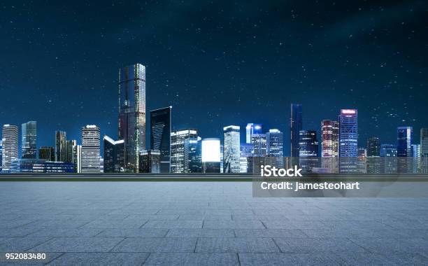 Panorama De Rascacielos En Una Ciudad Moderna Foto de stock y más banco de imágenes de Ciudad - Ciudad, Noche, Paisaje no urbano