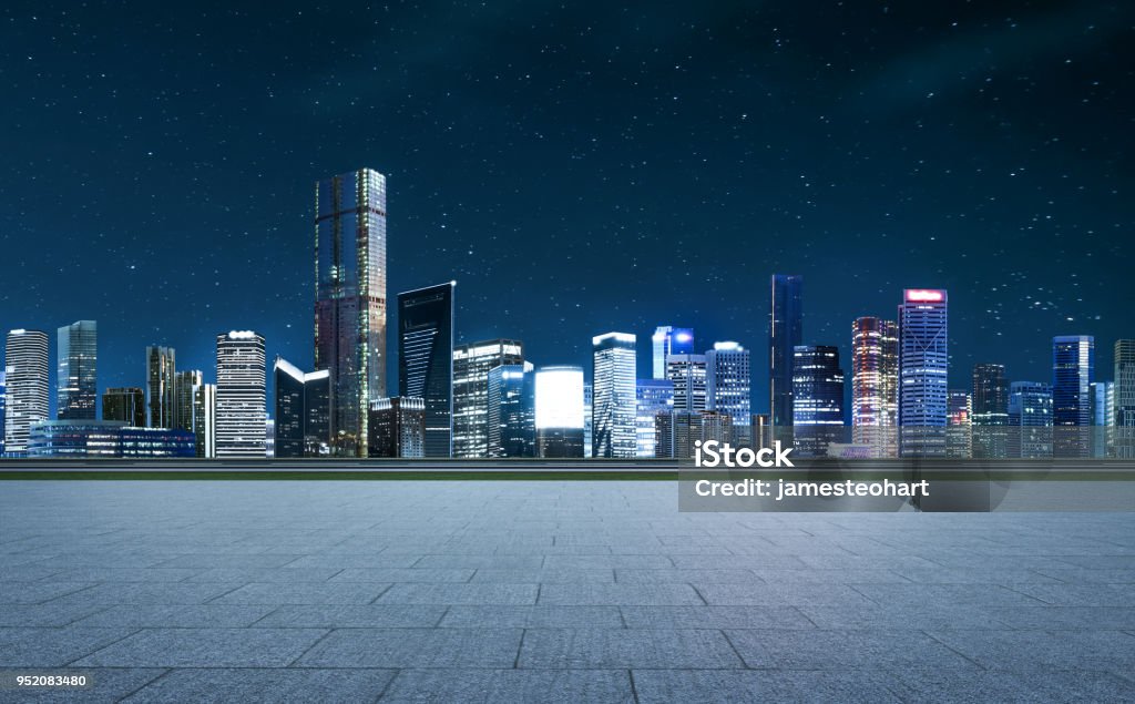 Panorama dei grattacieli in una città moderna - Foto stock royalty-free di Città