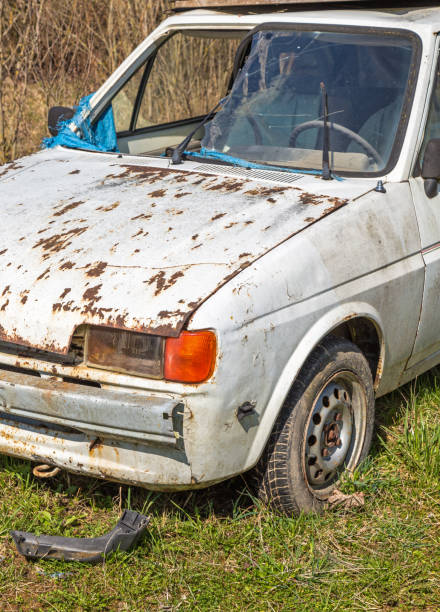 istock Old car wreck fit for scrap 952090658
