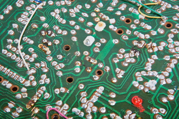 connecting tracks of an electronic printed circuit board with electronic components