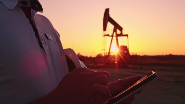 DS R/F Engineer using a tablet for checking the oil well functions