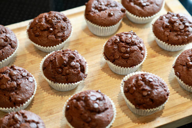 istock schokomuffins on wooden board 952120794