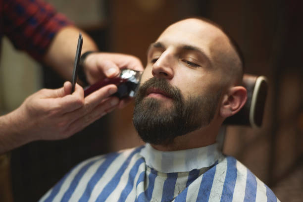 istock Hairdresser and customer 952128964