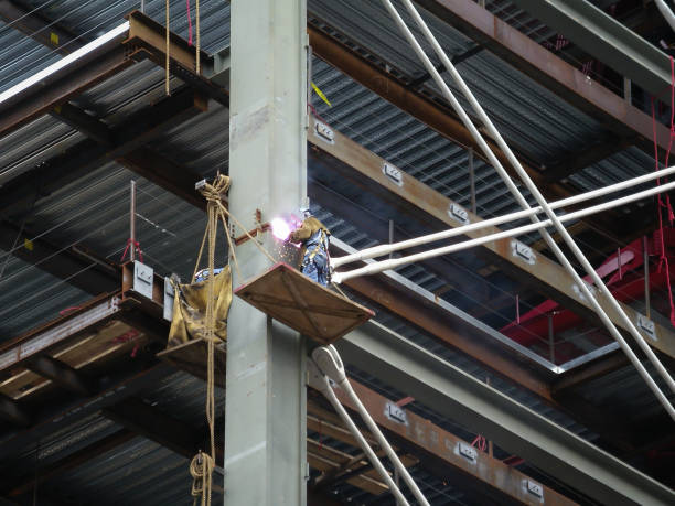 istock Welder on New York High Rise building 952132242