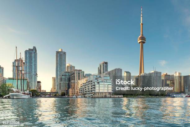 Skyline Von Toronto Stockfoto und mehr Bilder von Toronto - Toronto, Stadtsilhouette, CN Tower